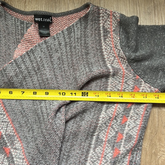 Junior’s Multicolor Aztec Print Wrap Cardigan Size Medium - Picture 14 of 16
